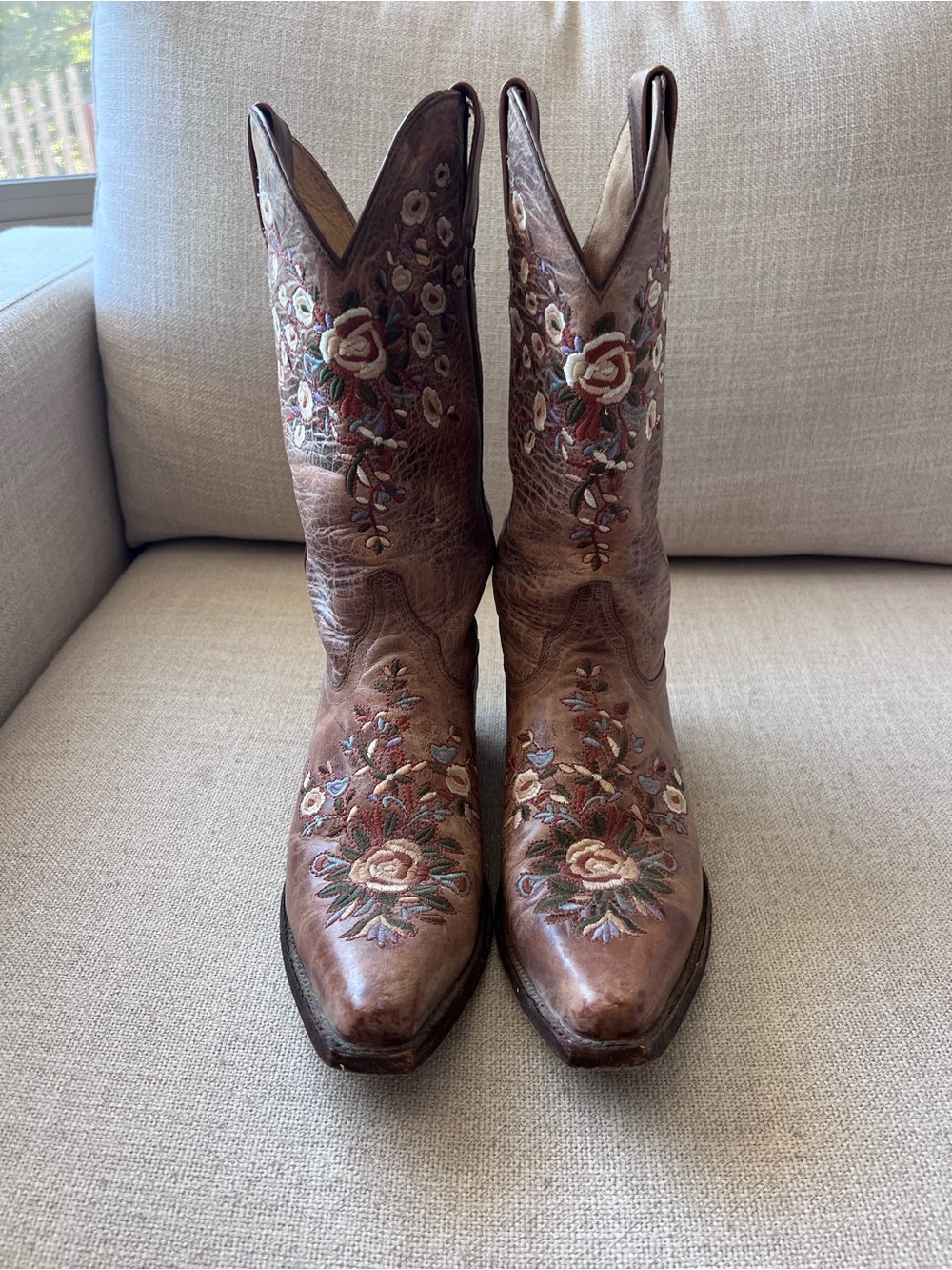 Shyanne Brown Leather Embroidered Floral Cowboy Boots - EUC